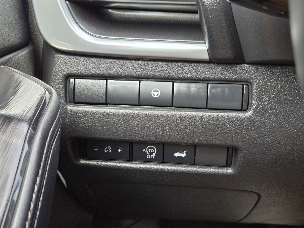 Used 2025 Nissan Rogue SV AWD/4WD image 23