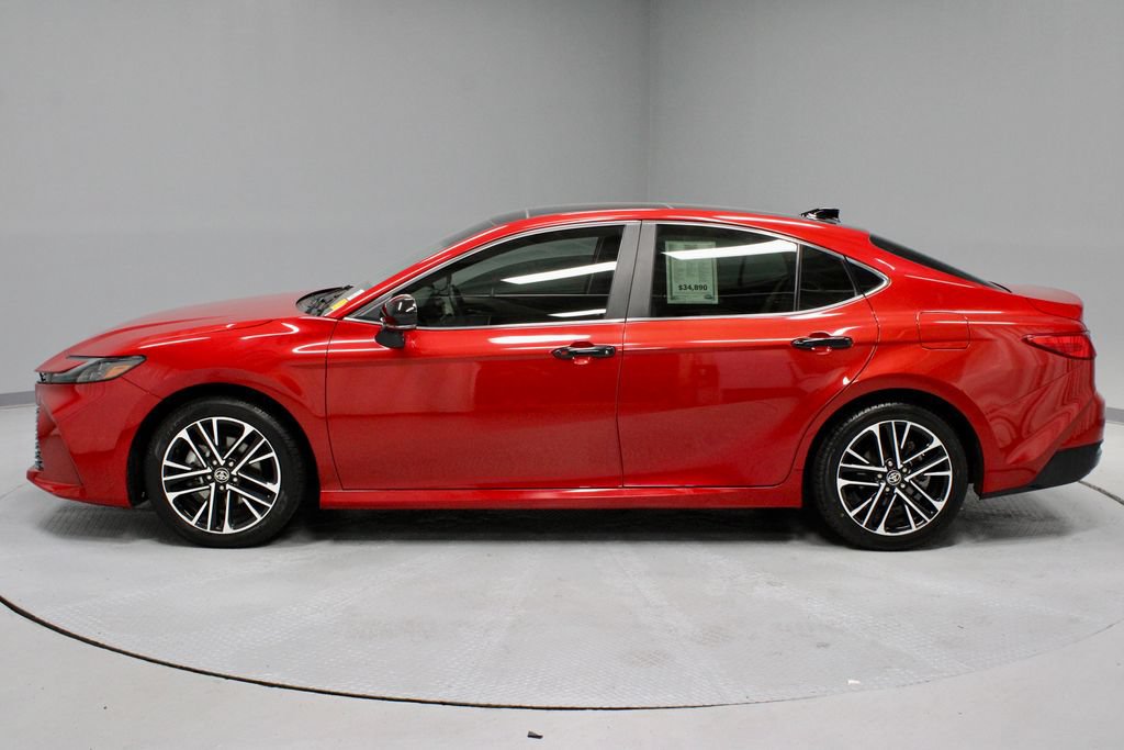 Used 2025 Toyota Camry XLE AWD/4WD image 9