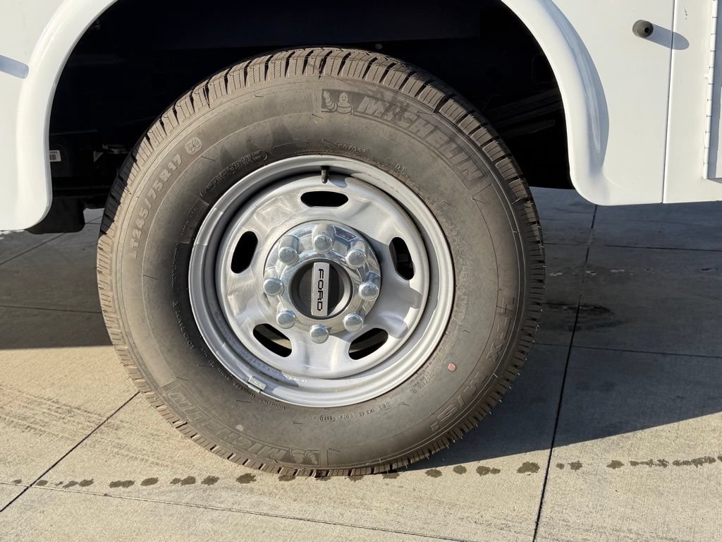 New 2023 Ford F250 XL w/ XL Chrome Package AWD/4WD image 15