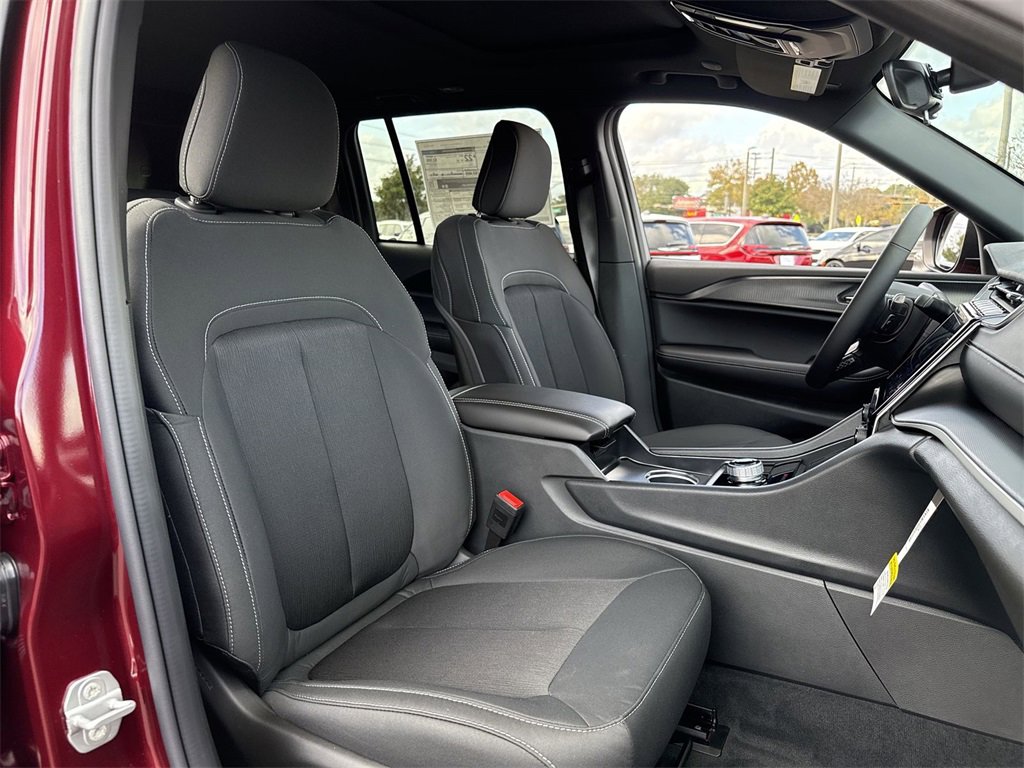 New 2025 Jeep Grand Cherokee Laredo X w/ Luxury Tech Group I image 27