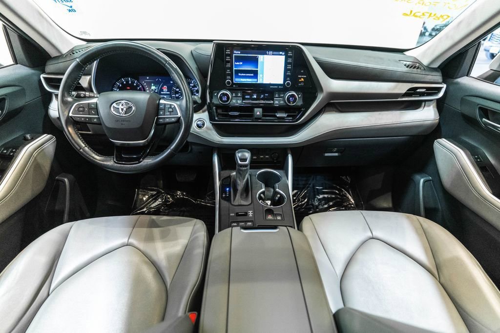 Used 2020 Toyota Highlander XLE AWD/4WD image 14