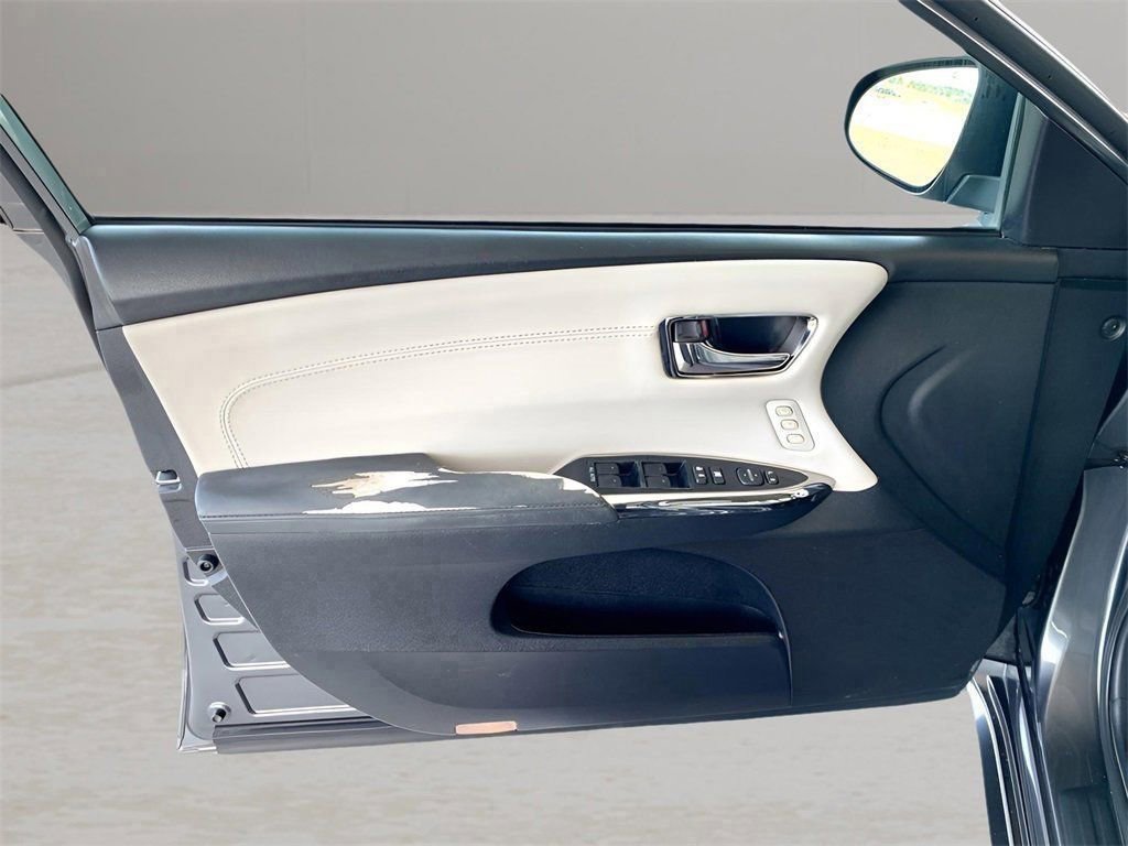 Used 2017 Toyota Avalon XLE Premium image 11