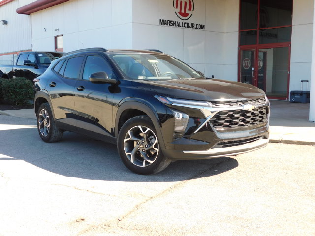Used 2026 Chevrolet Trax LT FWD image 7