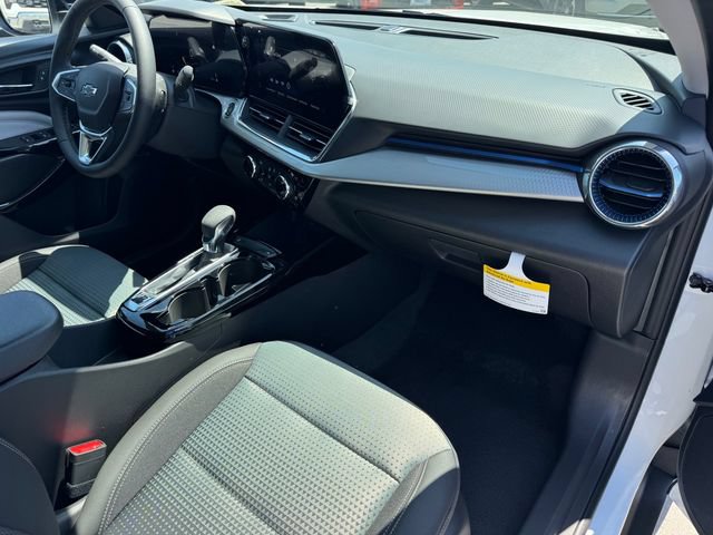 New 2026 Chevrolet Trax LT w/ Midnight Edition FWD image 6