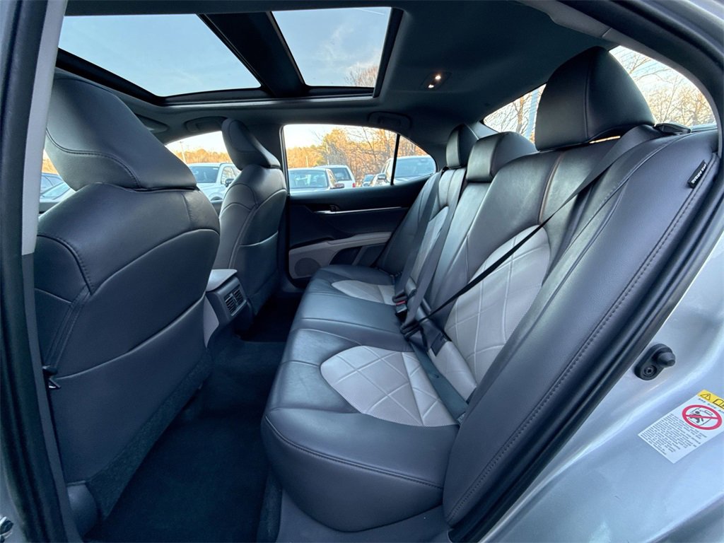 Used 2018 Toyota Camry XLE image 24