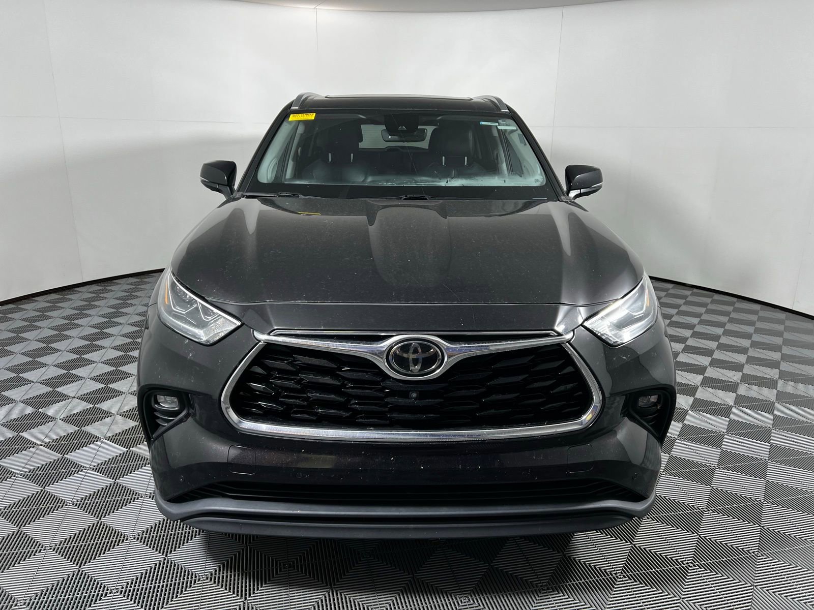 Certified 2020 Toyota Highlander Limited image 2