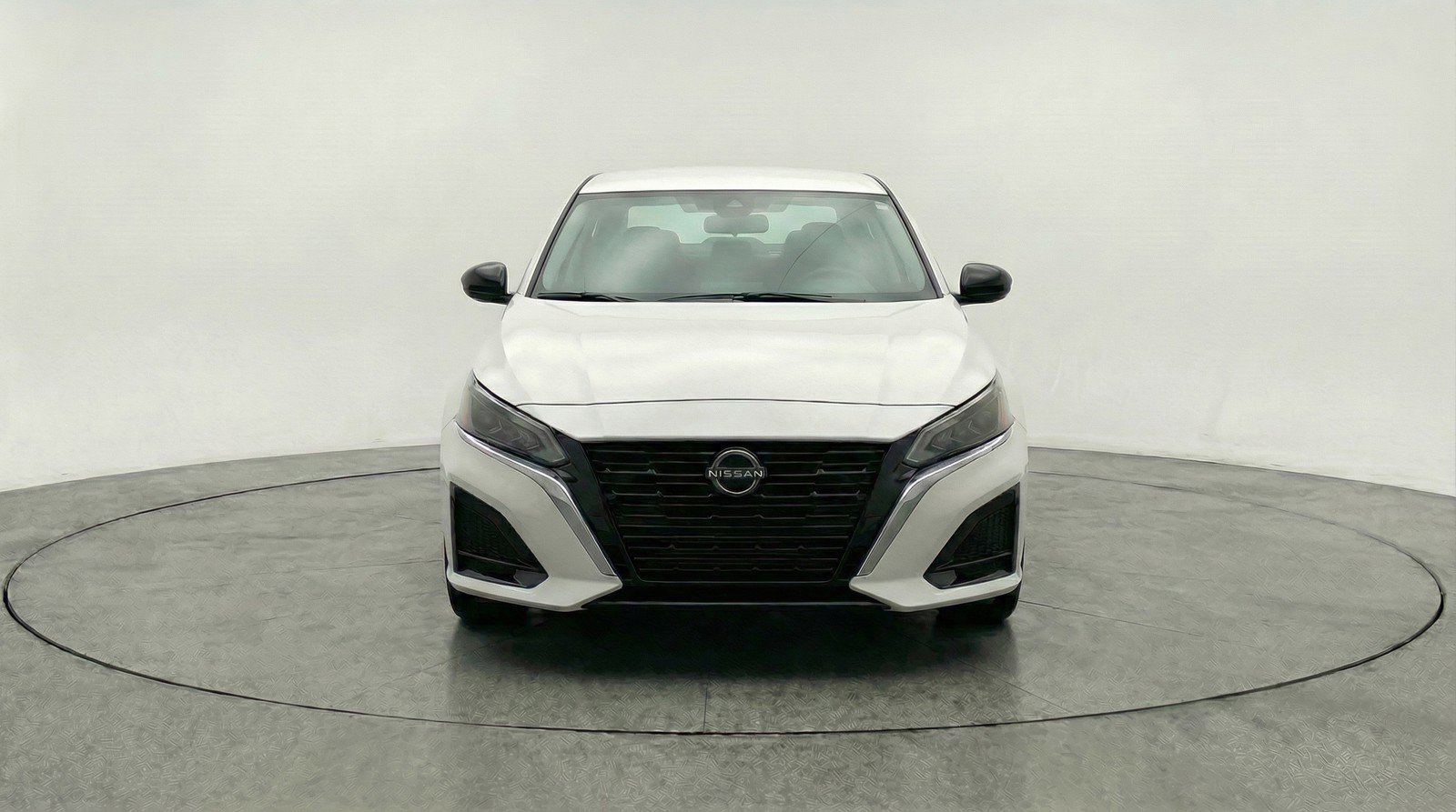 Used 2025 Nissan Altima 2.5 SV FWD image 2