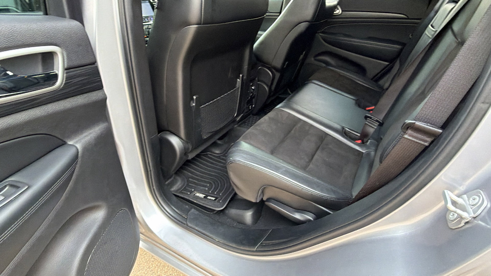 Used 2020 Jeep Grand Cherokee Altitude image 23