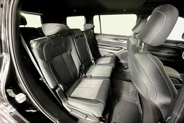 New 2025 Jeep Grand Cherokee L Laredo w/ Luxury Tech Group I image 11