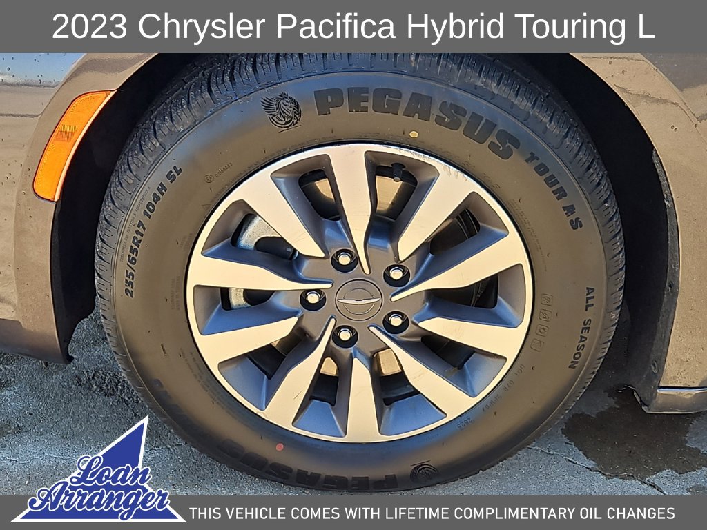 Used 2023 Chrysler Pacifica Touring-L FWD image 17