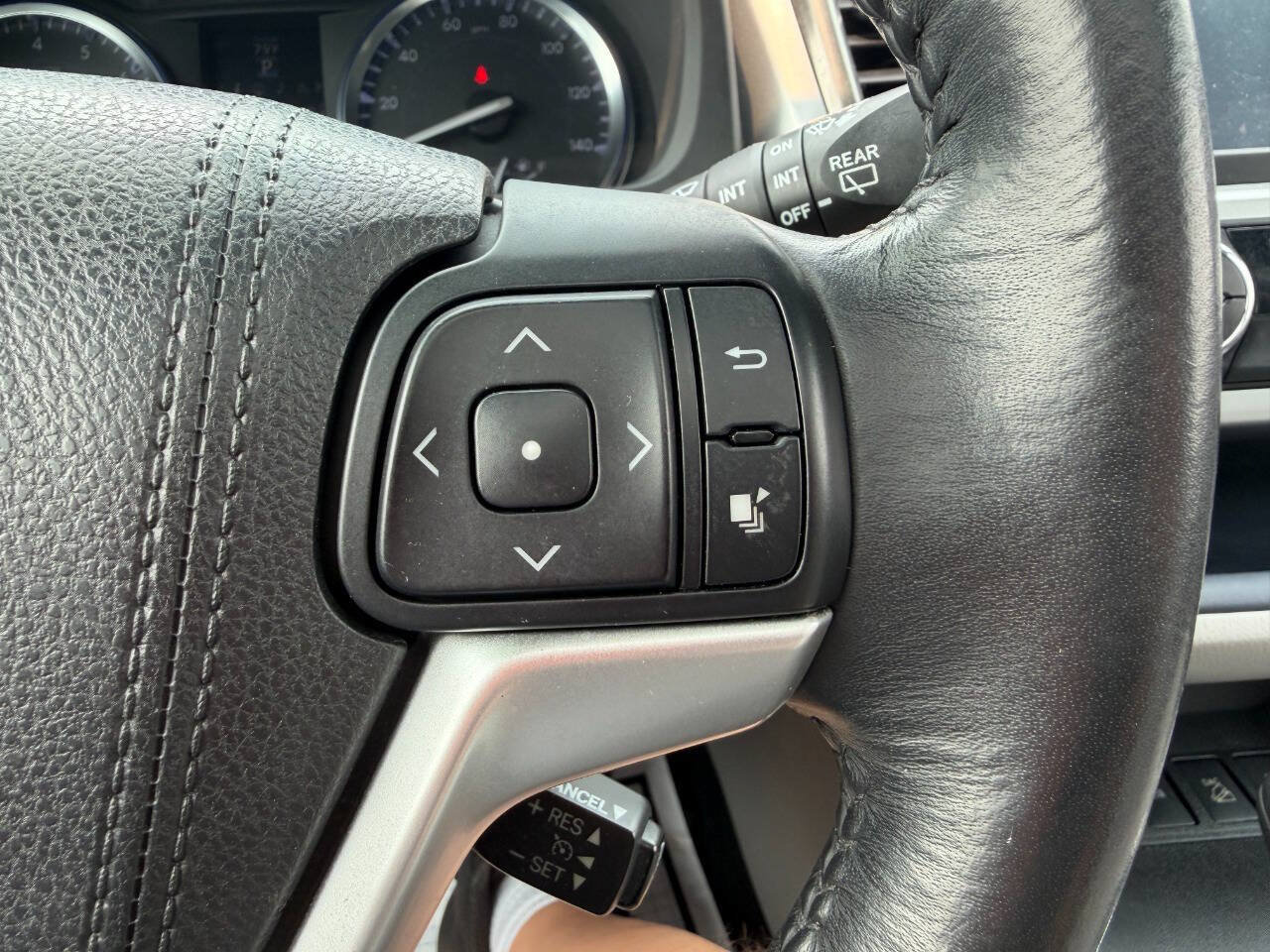 Used 2015 Toyota Highlander XLE AWD/4WD image 22