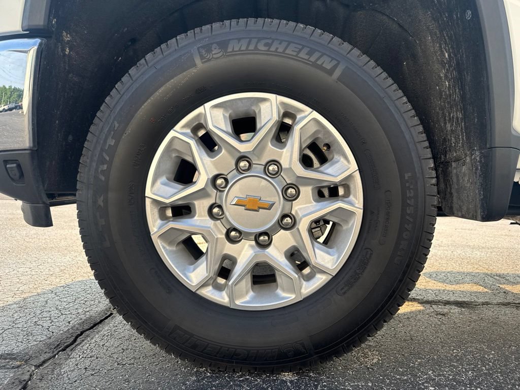 Used 2025 Chevrolet Silverado 2500 LT AWD/4WD image 12