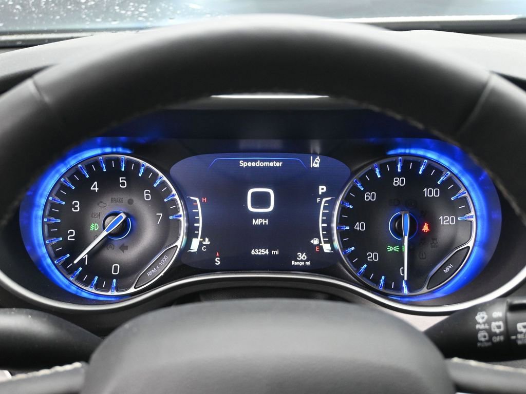 Used 2024 Chrysler Pacifica Touring-L FWD image 12