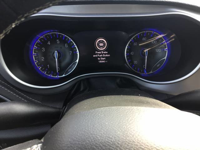 Used 2018 Chrysler Pacifica Limited w/ Advanced Safetytec Group image 17