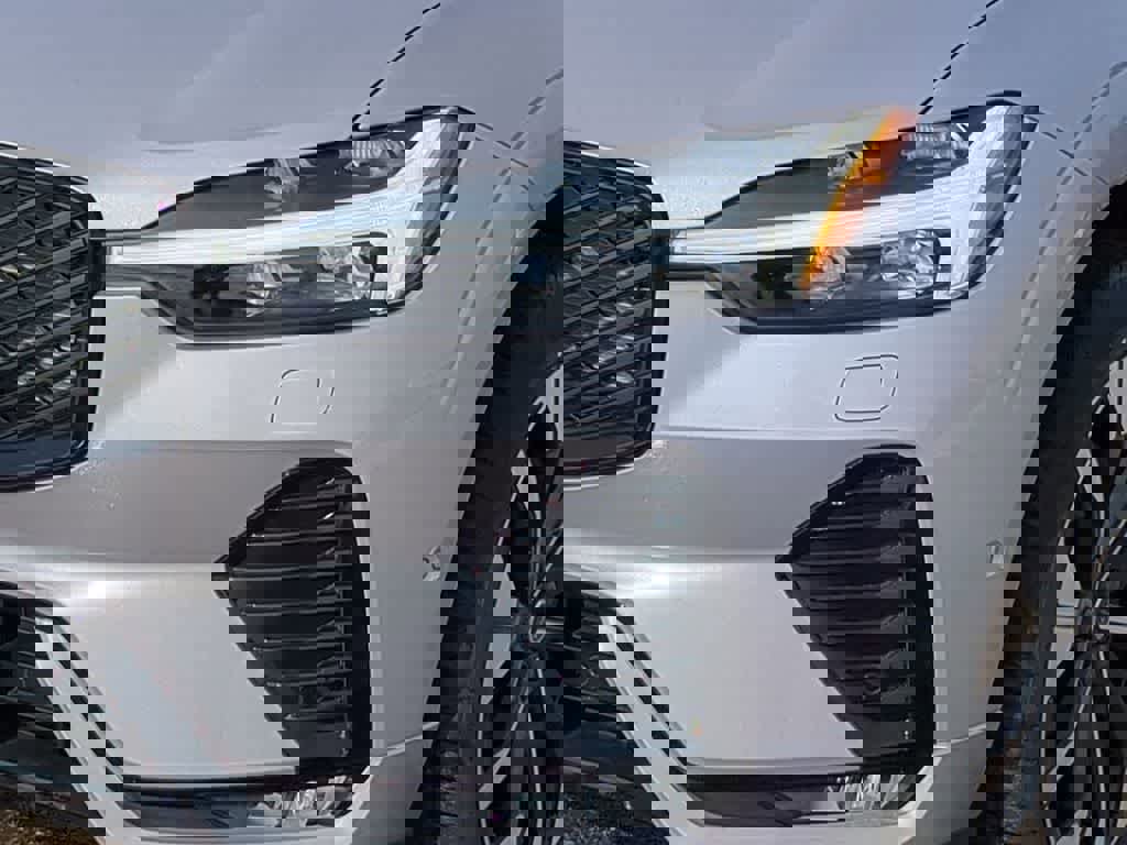 New 2026 Volvo XC60 B5 Plus w/ Protection Package Premier image 10
