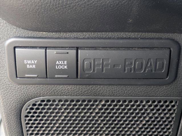 Used 2015 Jeep Wrangler Unlimited Rubicon w/ Connectivity Group image 18