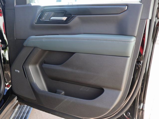New 2026 GMC Yukon AT4 w/ AT4 Premium Plus Package AWD/4WD image 10