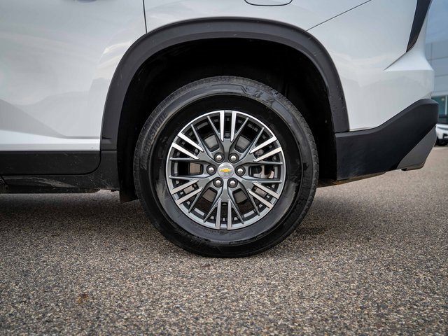 Used 2025 Chevrolet Traverse LT image 12