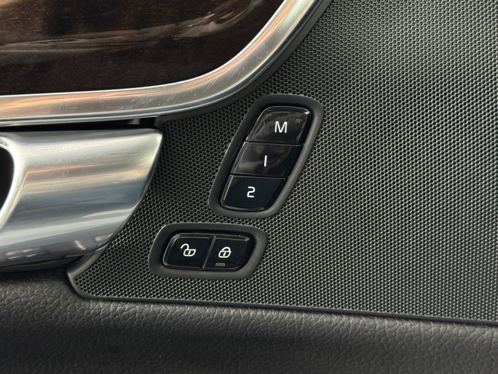 Used 2017 Volvo S90 T5 Momentum w/ Convenience Package image 17