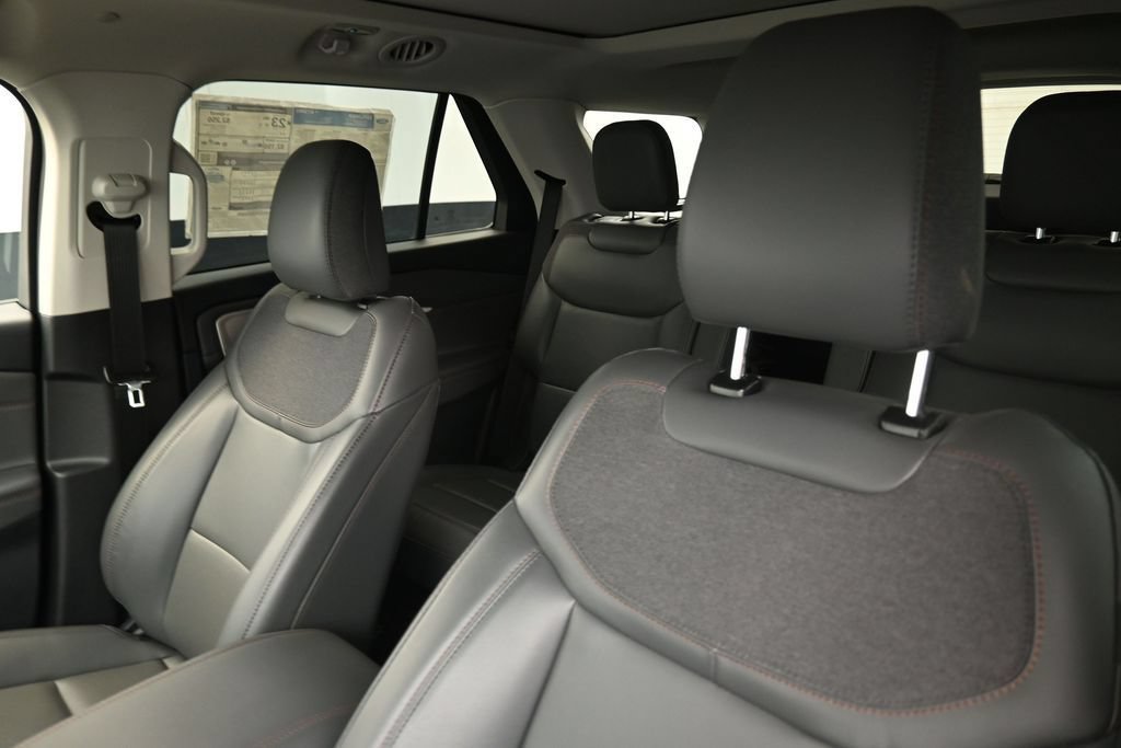 New 2026 Ford Explorer Active w/ Active Comfort Package AWD/4WD image 12