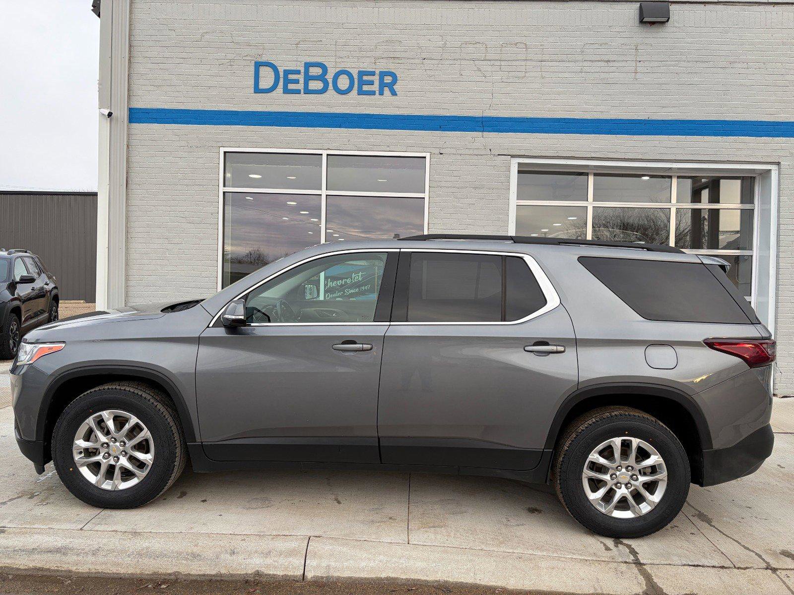 Used 2020 Chevrolet Traverse LT image 2