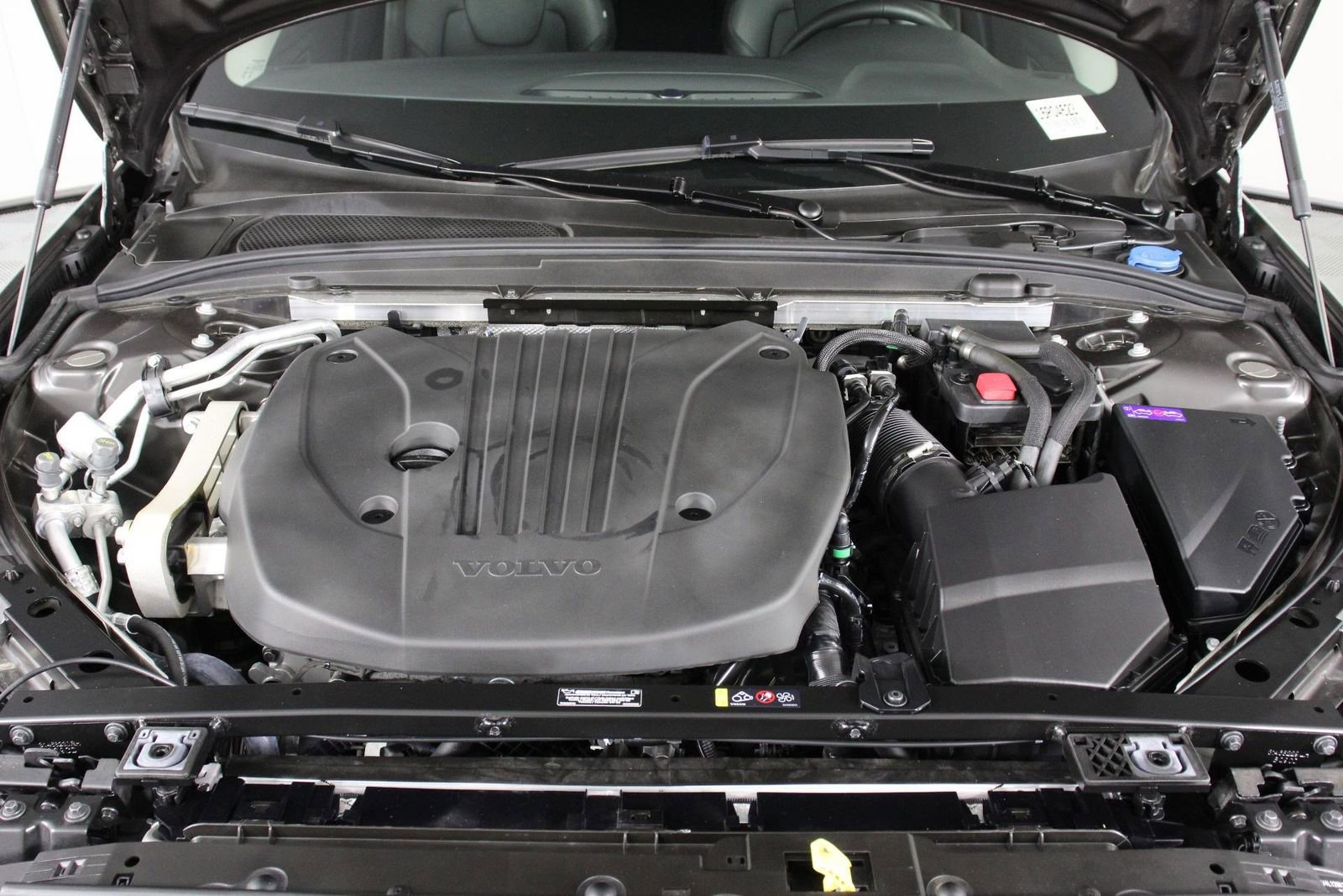 Certified 2025 Volvo V60 B5 Cross Country Plus image 24