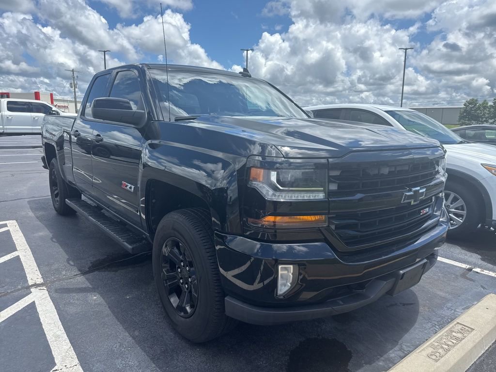 Used 2017 Chevrolet Silverado 1500 LT w/ Midnight Edition AWD/4WD image 3