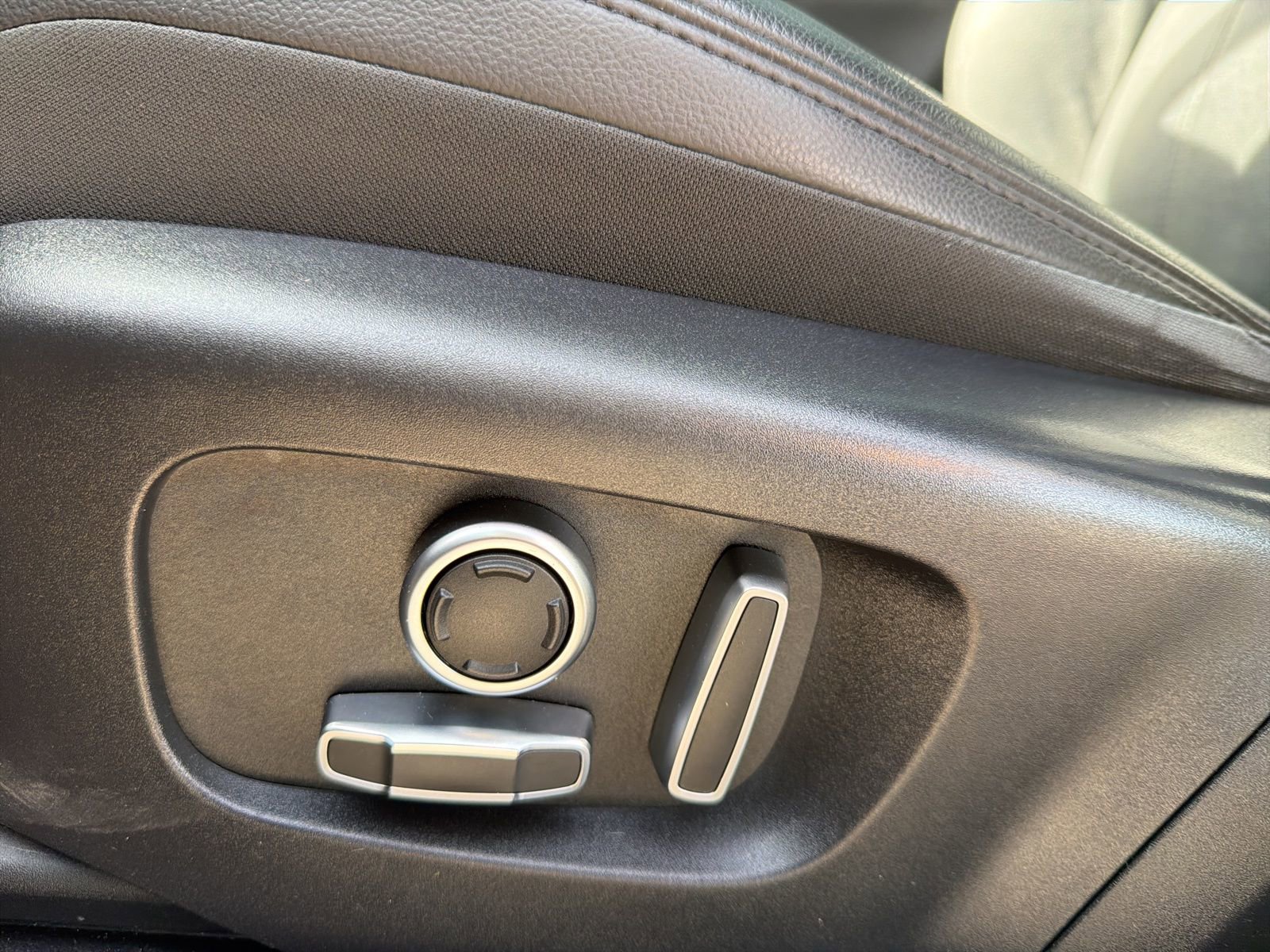 Used 2023 Land Rover Range Rover Evoque R-Dynamic SE image 68