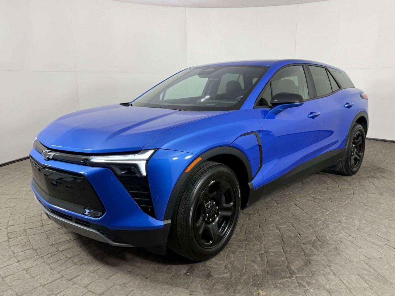 Used 2025 Chevrolet Blazer EV AWD Police image 3