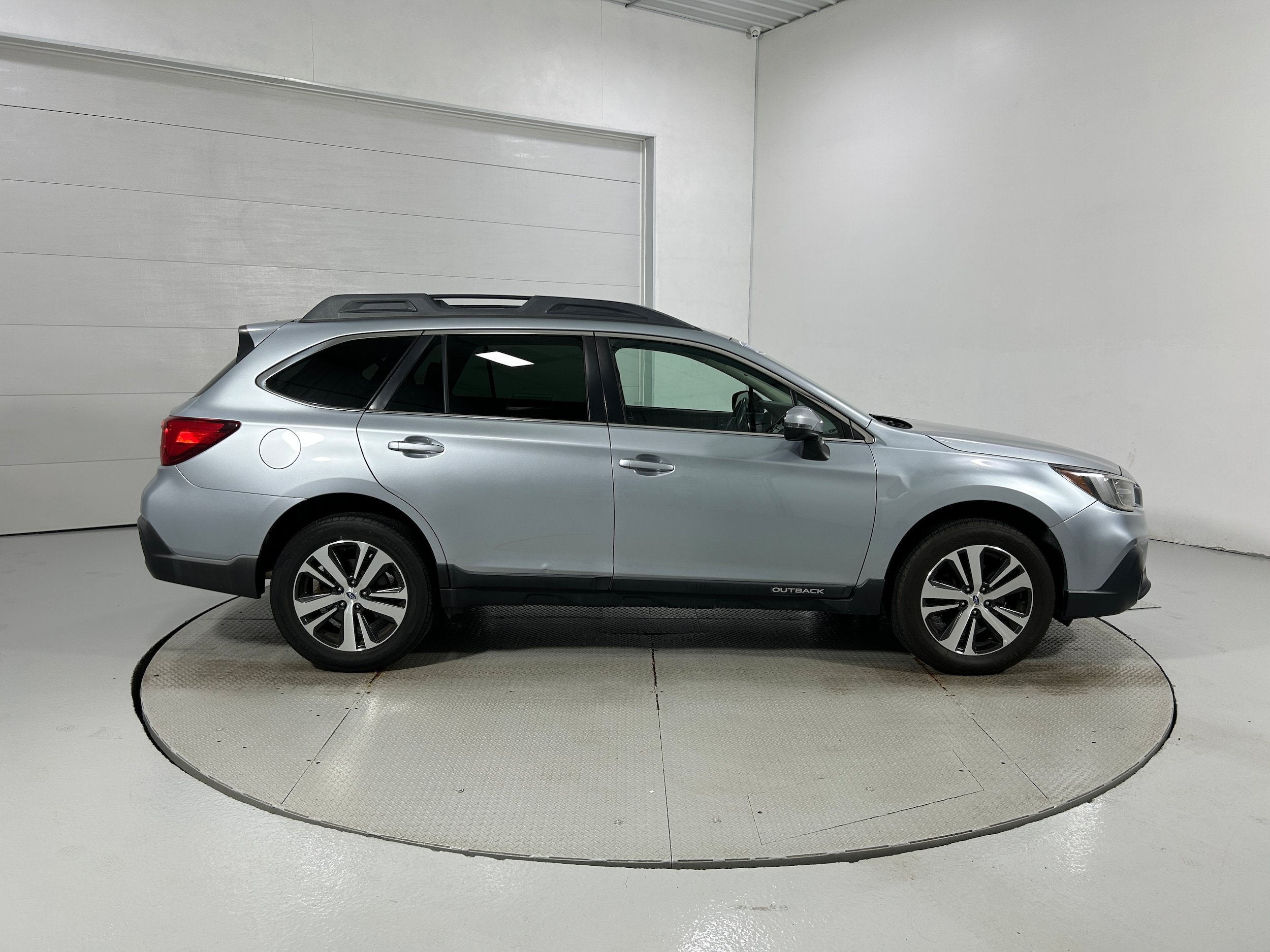 Used 2019 Subaru Outback 3.6R Limited AWD/4WD image 34