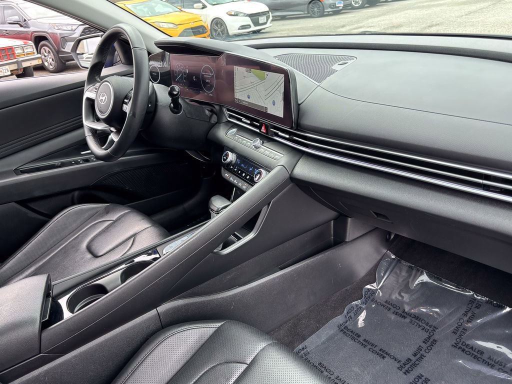 Used 2025 Hyundai Elantra Limited image 39