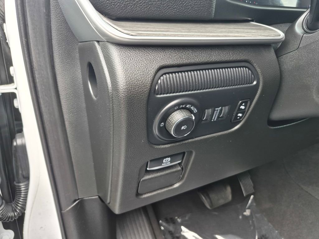 Used 2024 Jeep Wagoneer L Series II image 14