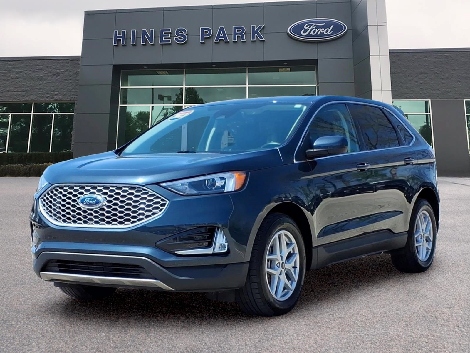 Used 2023 Ford Edge SEL w/ Convenience Package AWD/4WD image 3