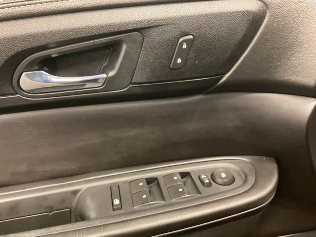 Used 2015 Chevrolet Traverse LT image 18