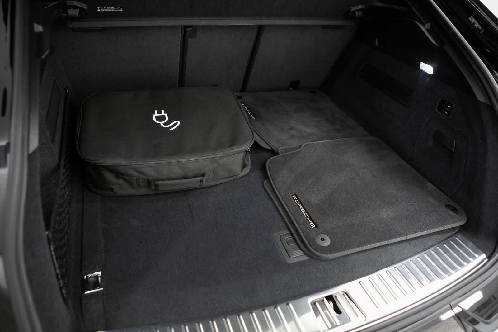 Certified 2025 Porsche Cayenne Turbo AWD/4WD image 39