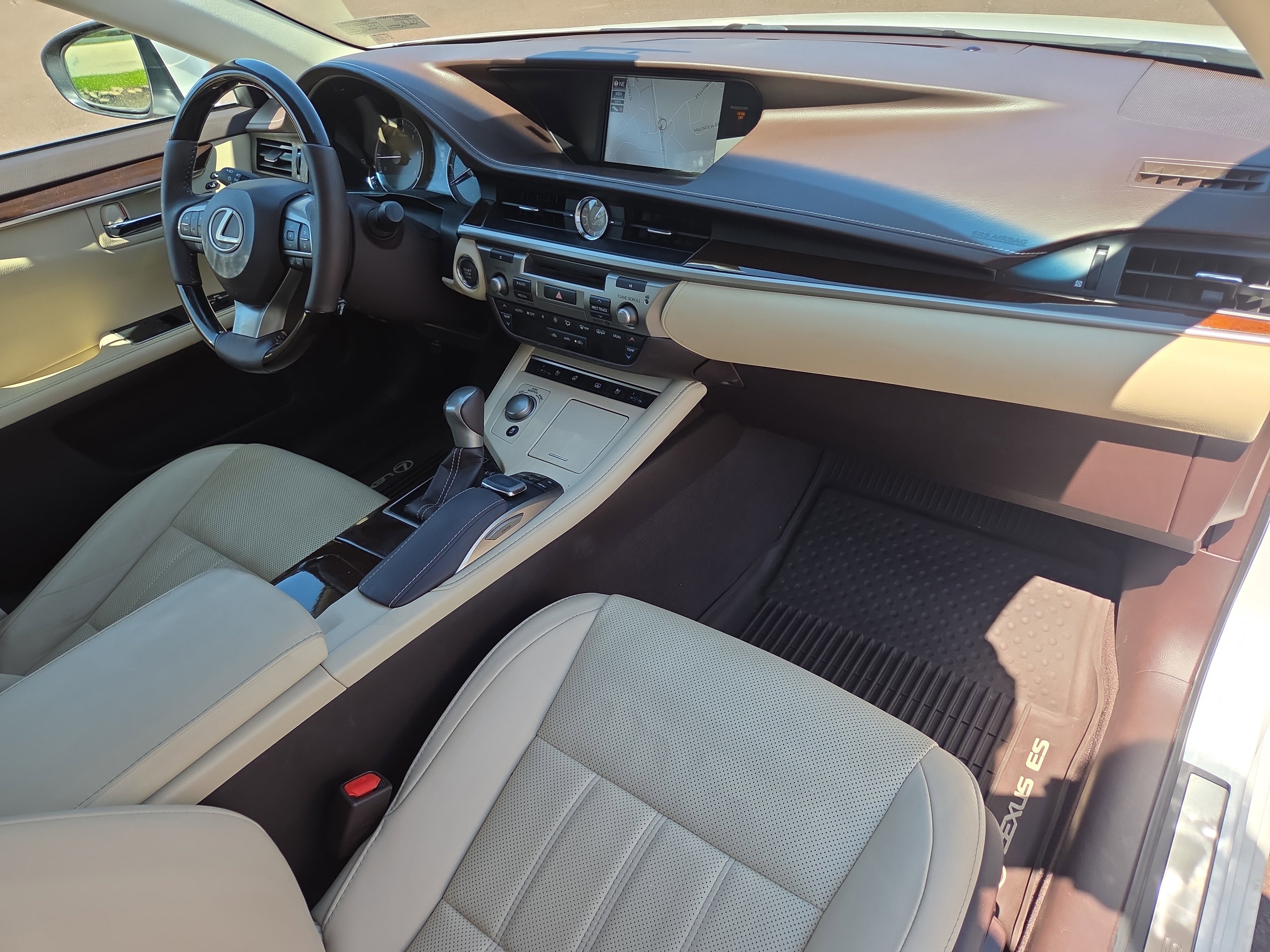 Used 2017 Lexus ES 350 w/ Luxury Package image 18