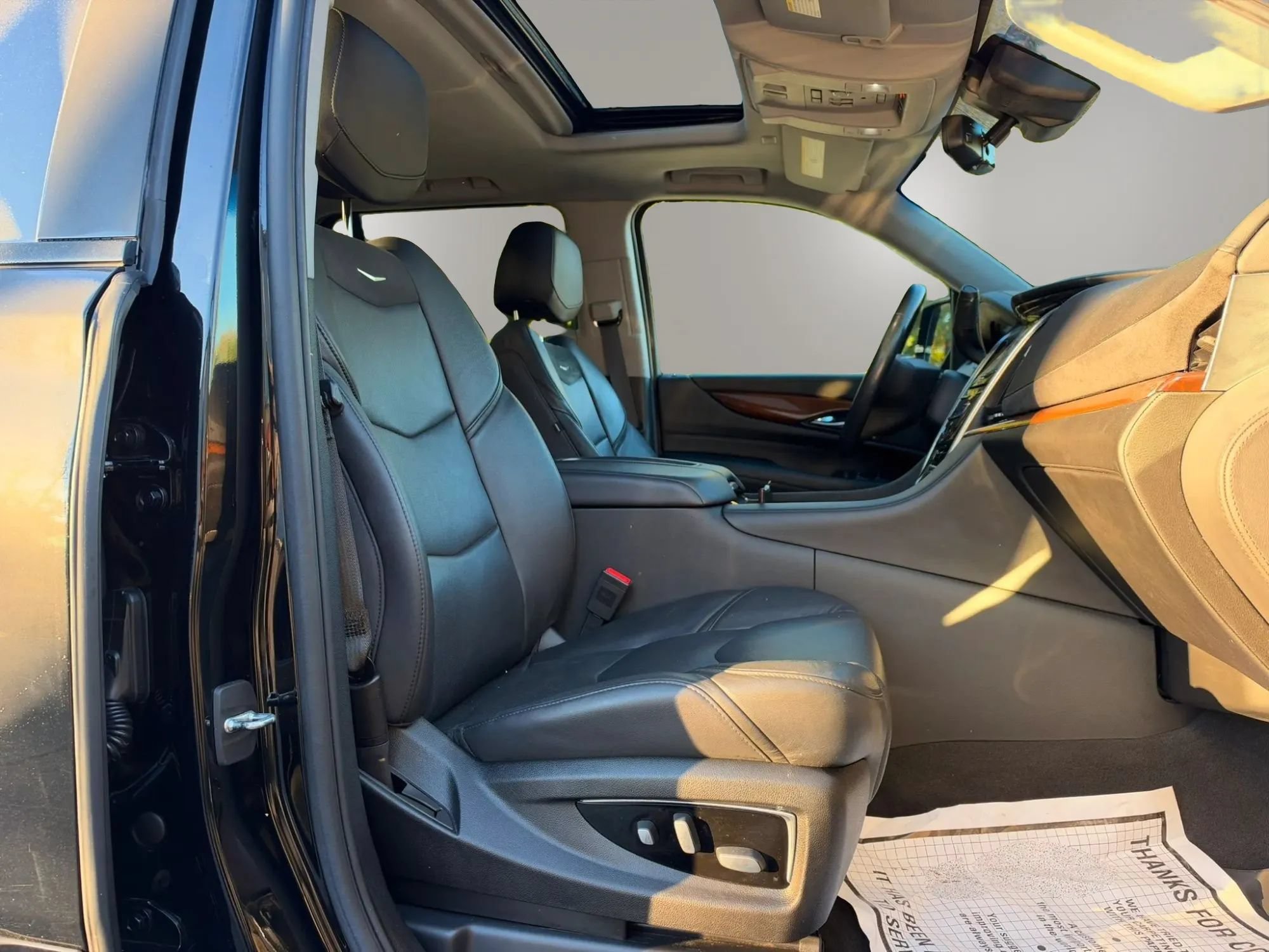 Used 2019 Cadillac Escalade Luxury w/ Escalade Sport Edition AWD/4WD image 26