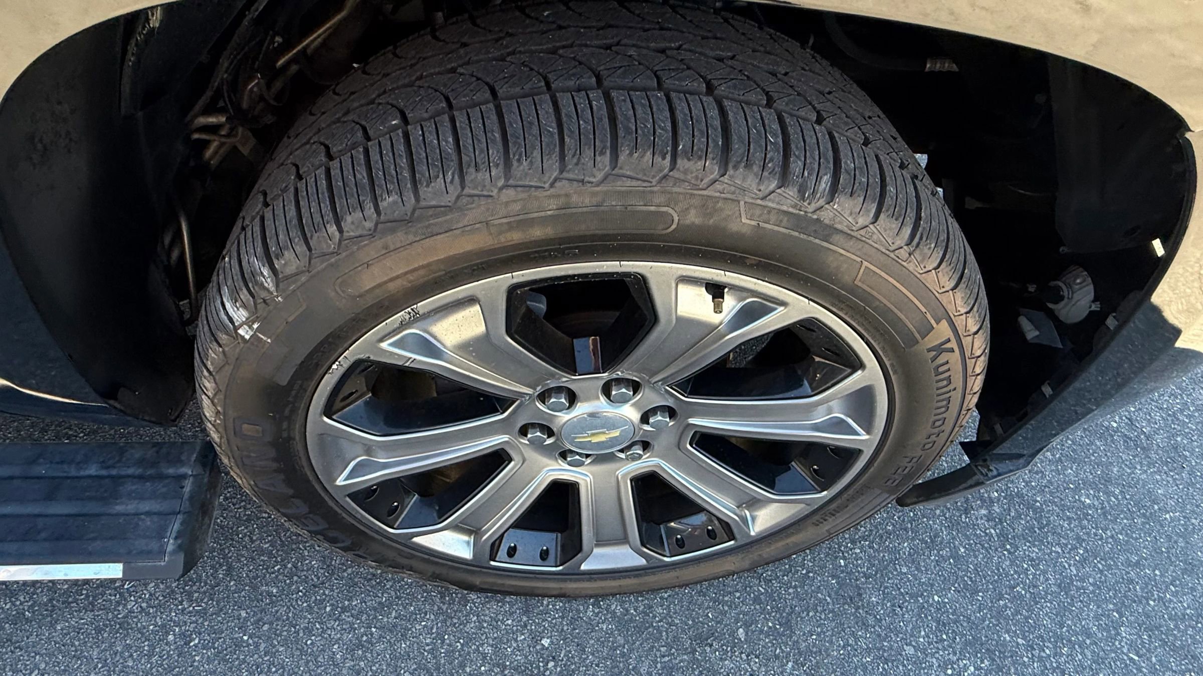 Used 2018 Chevrolet Suburban Premier AWD/4WD image 25