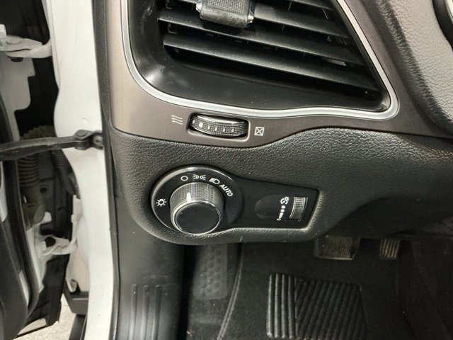 Used 2020 Jeep Cherokee Latitude image 20