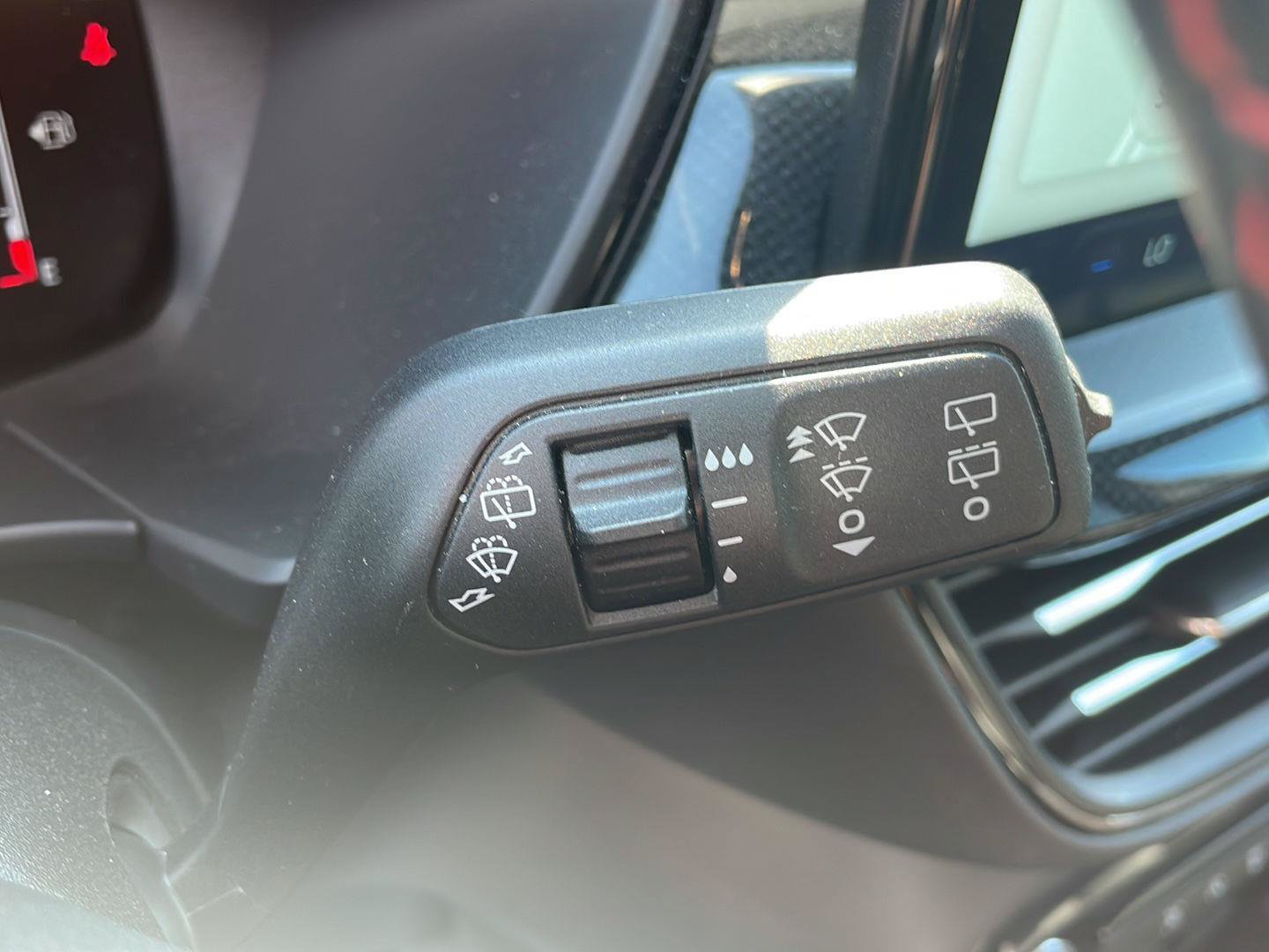 Used 2025 Ford Escape ST-Line w/ Tech Pack #1 AWD/4WD image 18