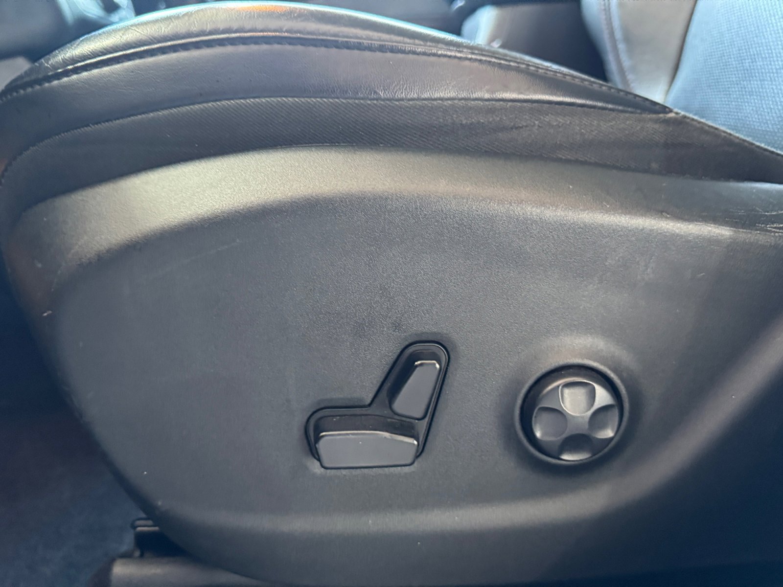 Used 2019 Jeep Cherokee Trailhawk AWD/4WD image 11