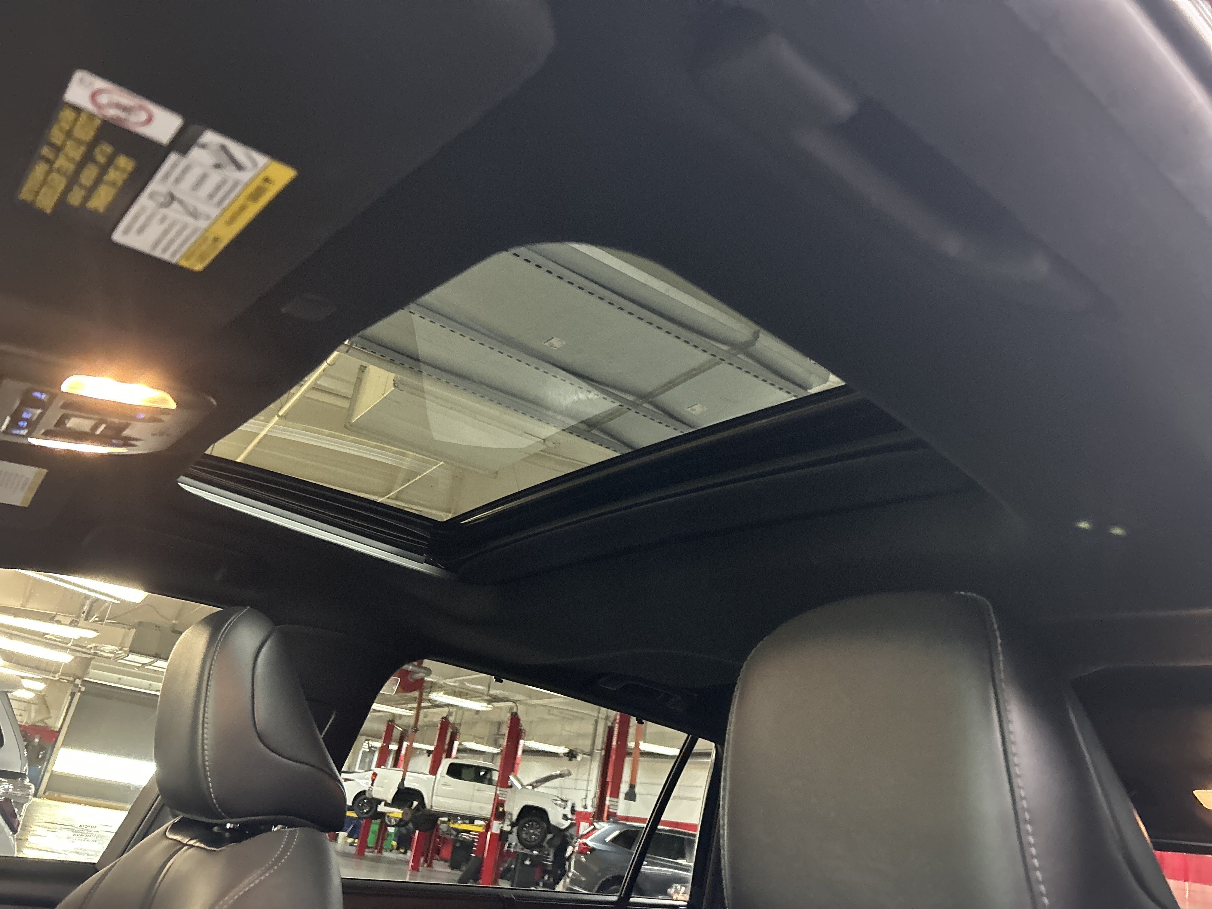 Used 2021 Toyota Highlander XSE FWD image 11