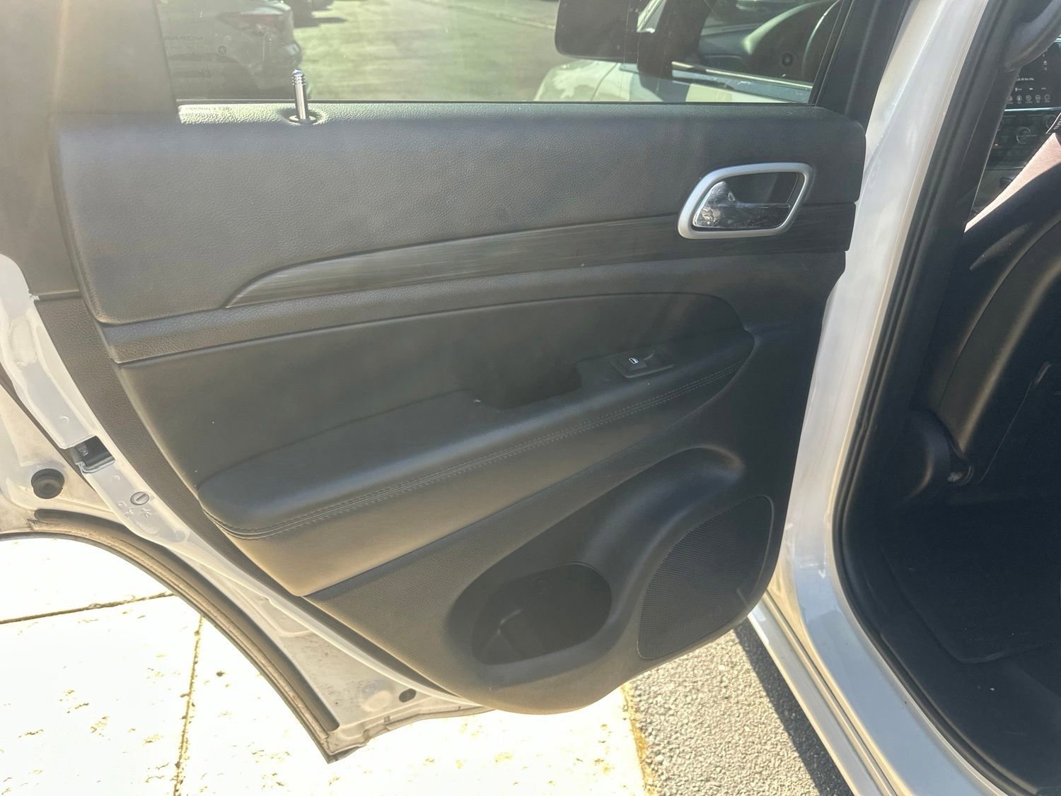 Used 2019 Jeep Grand Cherokee Altitude AWD/4WD image 18
