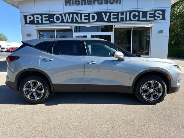 Used 2025 Chevrolet Blazer LT w/ Driver Confidence Package FWD image 2