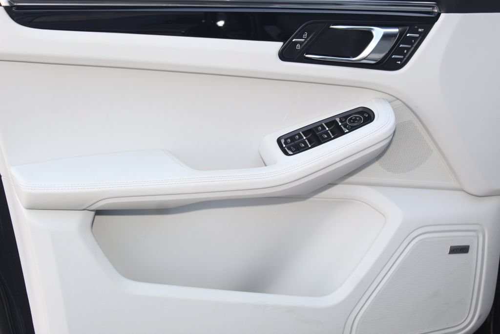 Certified 2026 Porsche Macan AWD/4WD image 23