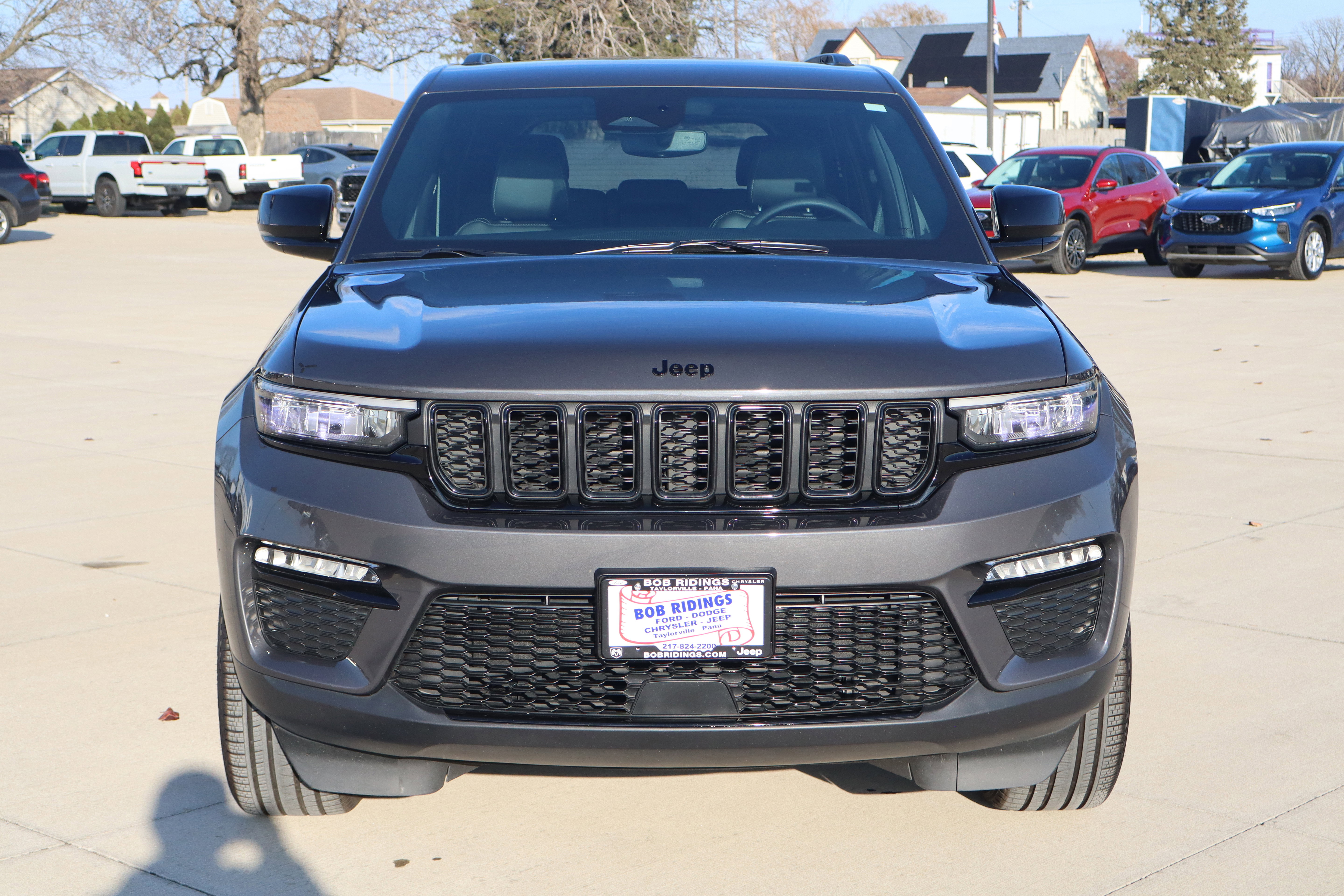 Used 2024 Jeep Grand Cherokee Limited w/ Black Appearance Package image 3