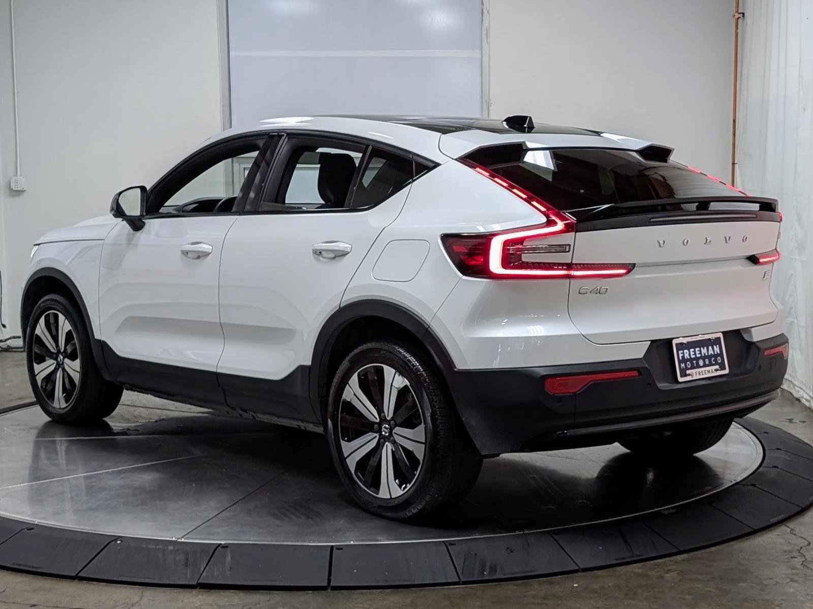 Used 2023 Volvo C40 Recharge Core image 7