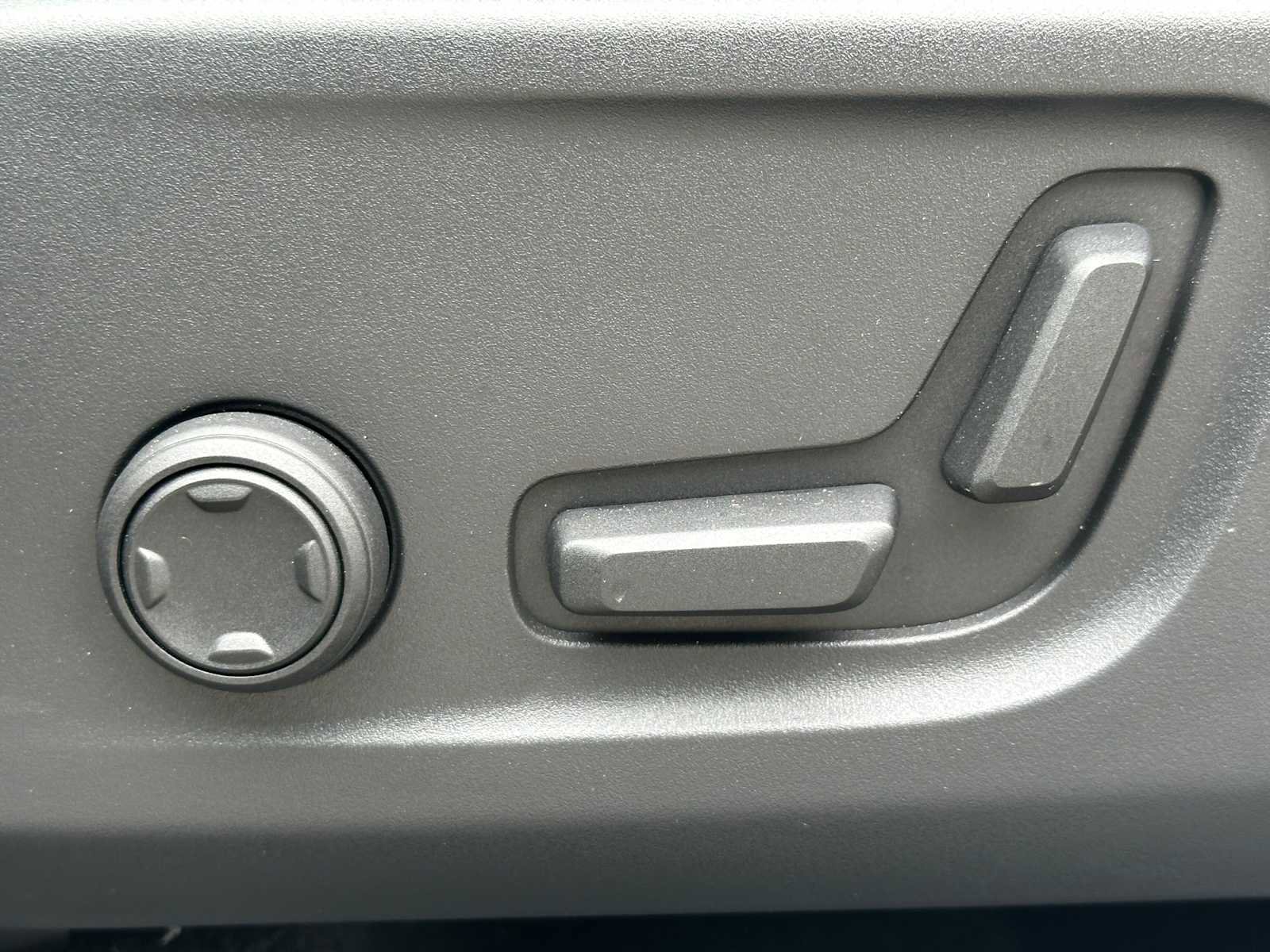 Used 2025 Volvo XC40 B5 Core w/ Protection Package Premier AWD/4WD image 22