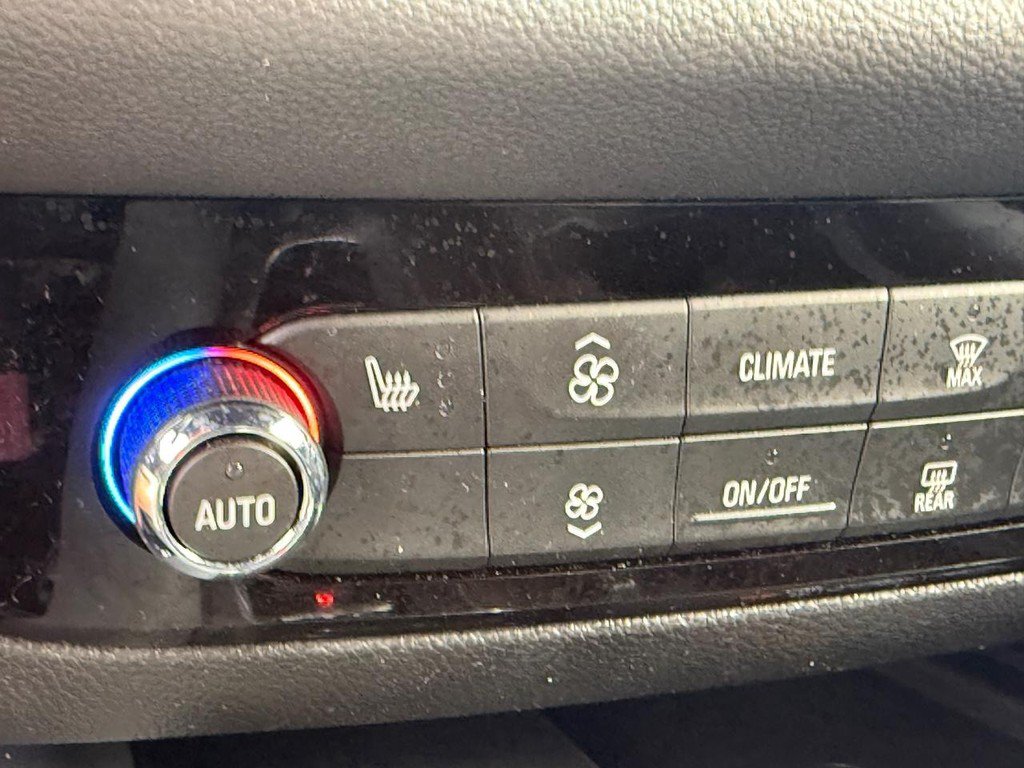 Used 2024 Buick Enclave Essence AWD/4WD image 24