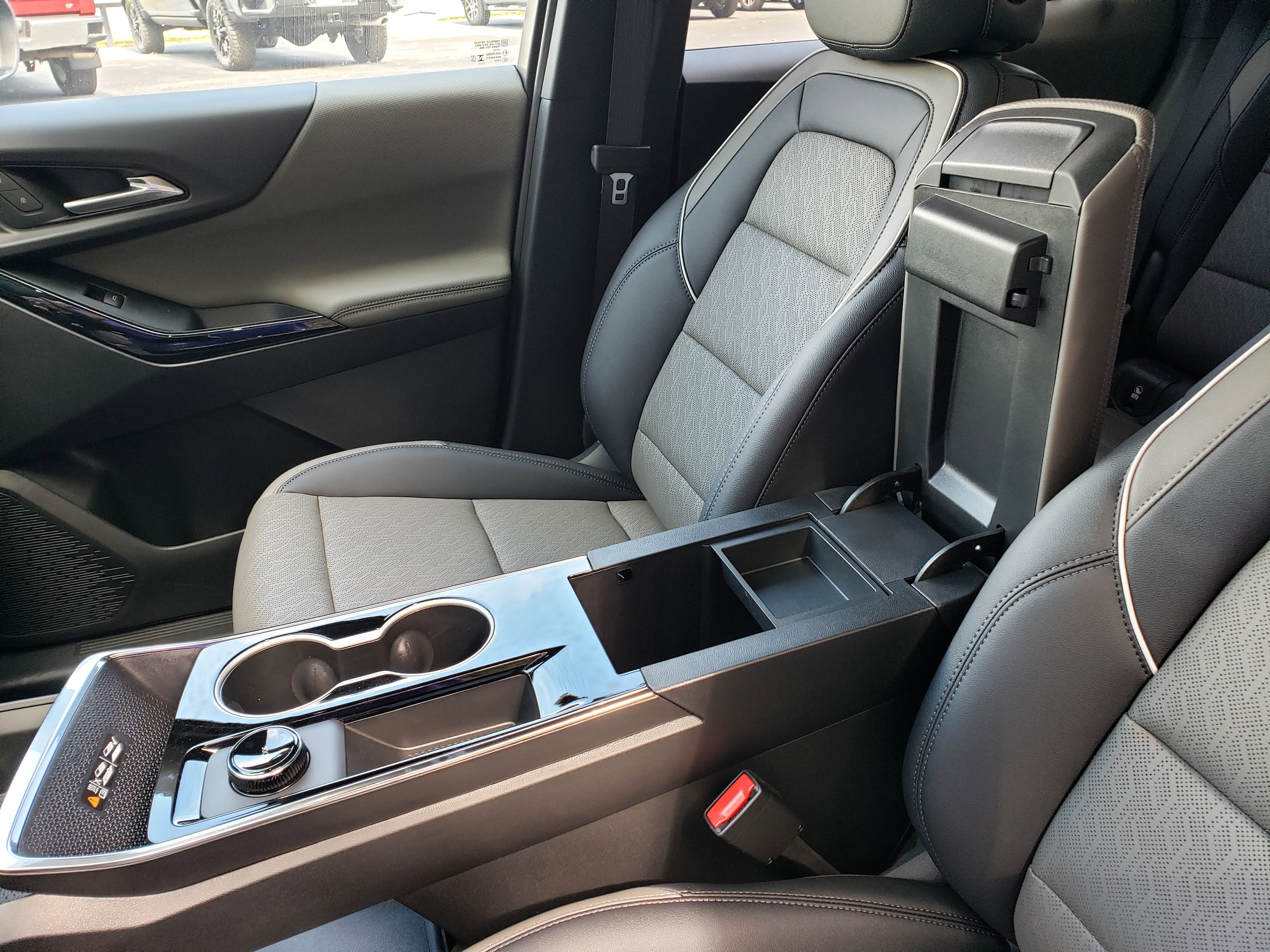 New 2026 Chevrolet Equinox LT w/ Convenience Package II image 29